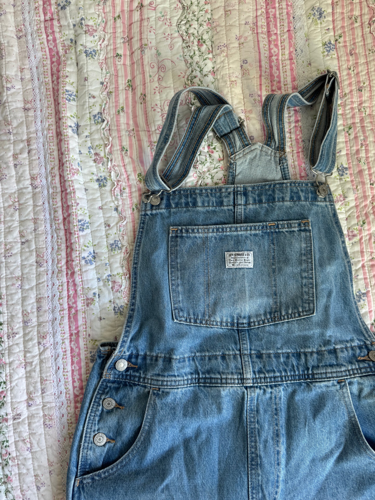 VINTAGE LEVI OVERALLS MEDIUM