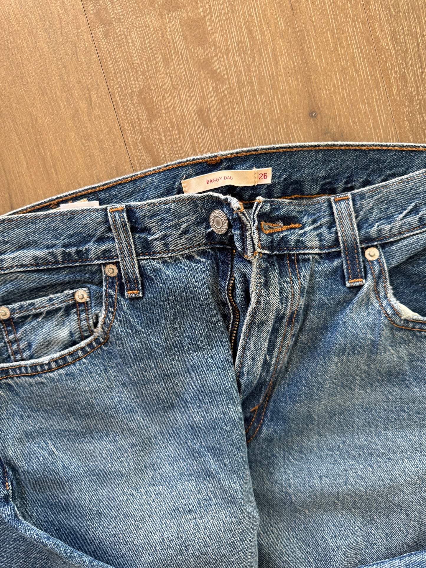 Levi Baggy Dad Jean 26