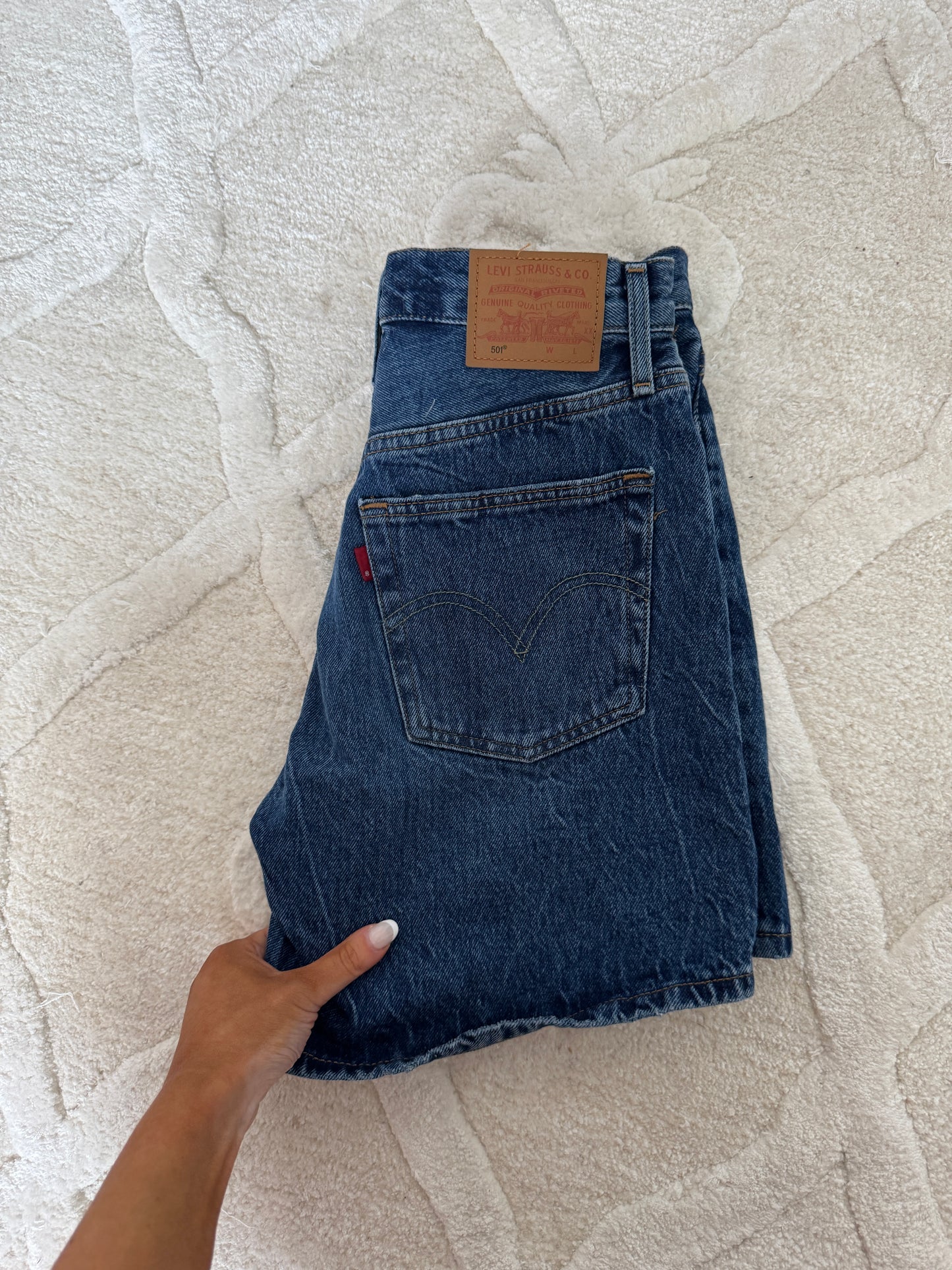 Levi shorts loose mom fit (size 26) new