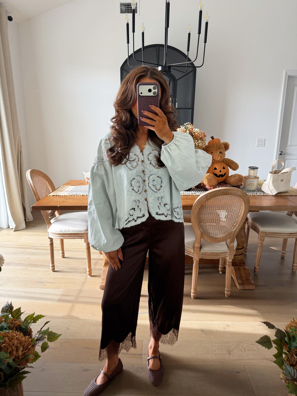 Mocha Lace Satin Capri Pants can’t rstk