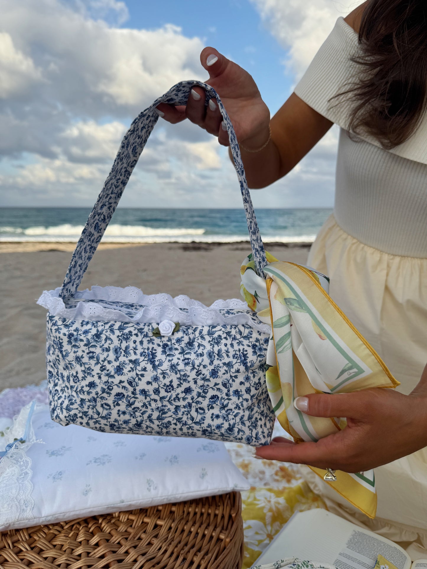 Coastal Kissed Shoulder Bag