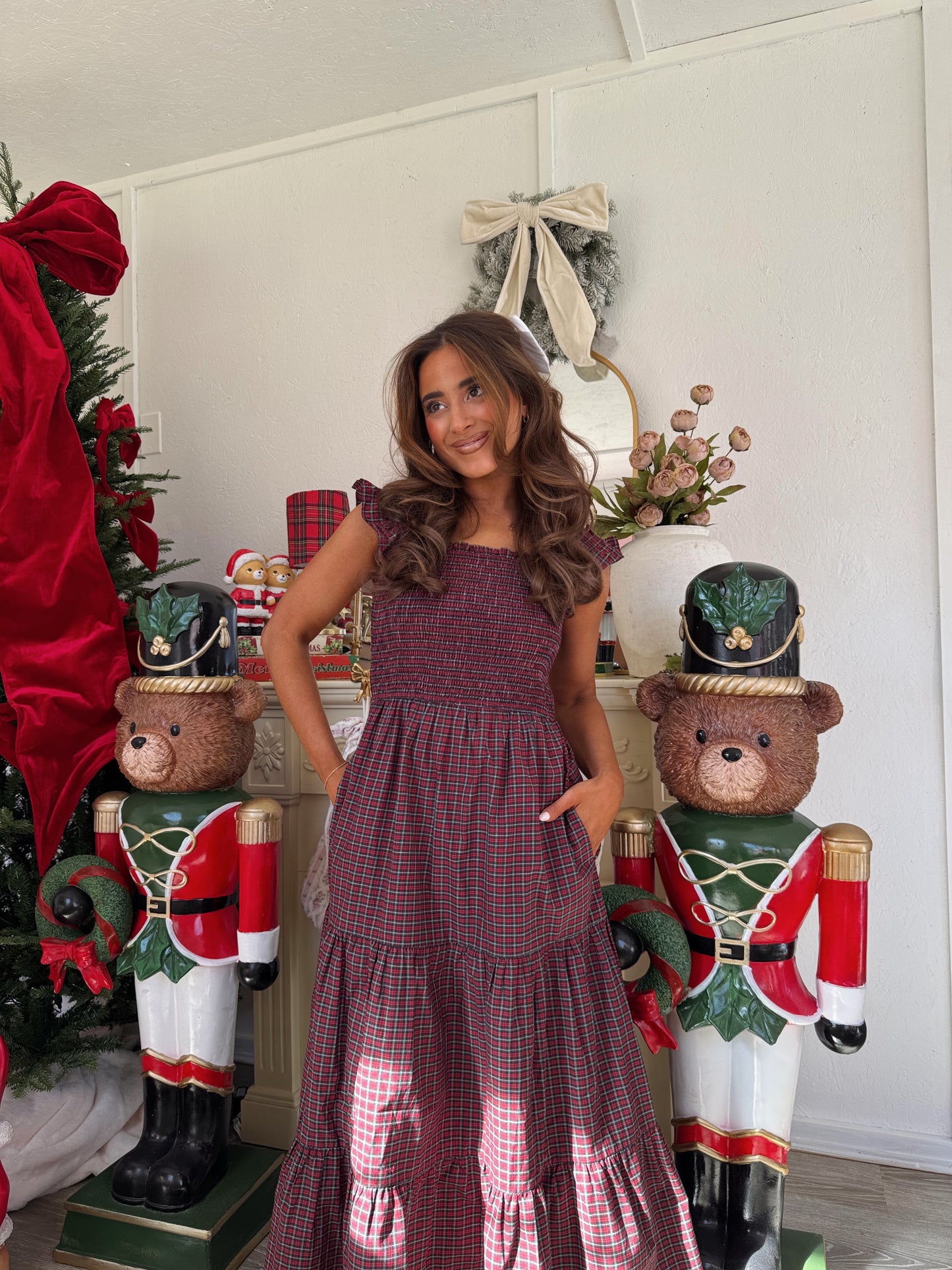 🤶🏻 Mrs. Claus Smocked Midi Dress
