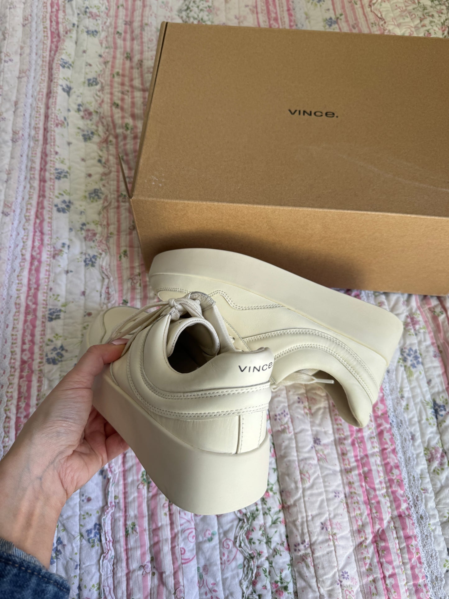 VINCE CREAM SNEAKER Warren Court SIZE 6