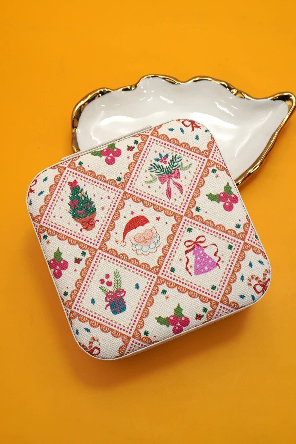 Santa’s Workshop Jewelry Organizer