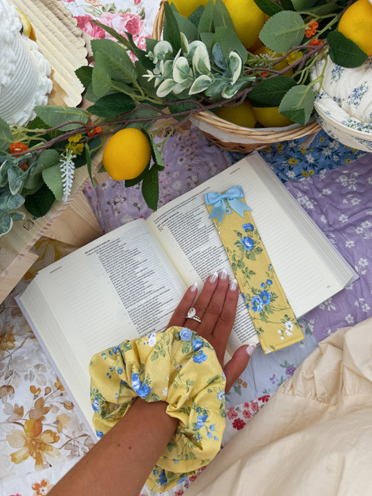 Limoncello Jumbo Floral Scrunchie