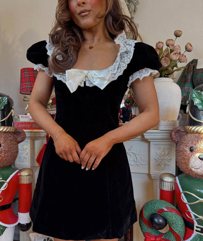 Mrs. Claus 🤶🏻 Black Velvet Vintage Mini Dress