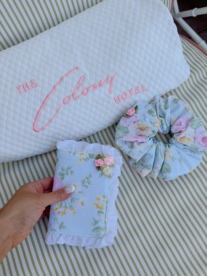 Mint & Lace Vintage Floral Jetset Passport Cover