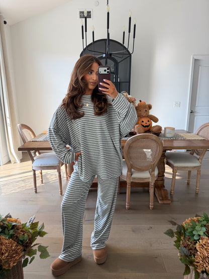 Heritage Striped Set (Grey) can’t restock