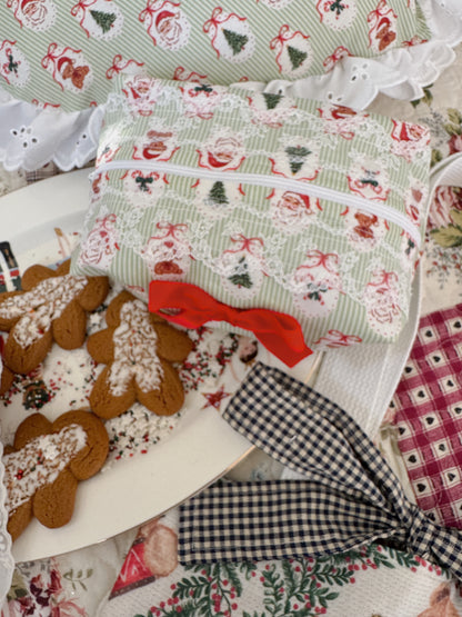 Gingerbread Bear
Lane Cosmetic Bag