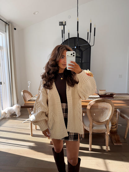 The Snow Waltz Cardigan in Crème