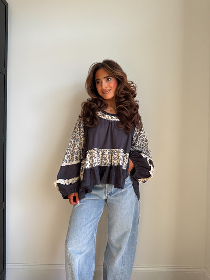 The Willow Floral Top (Floral Midnight)