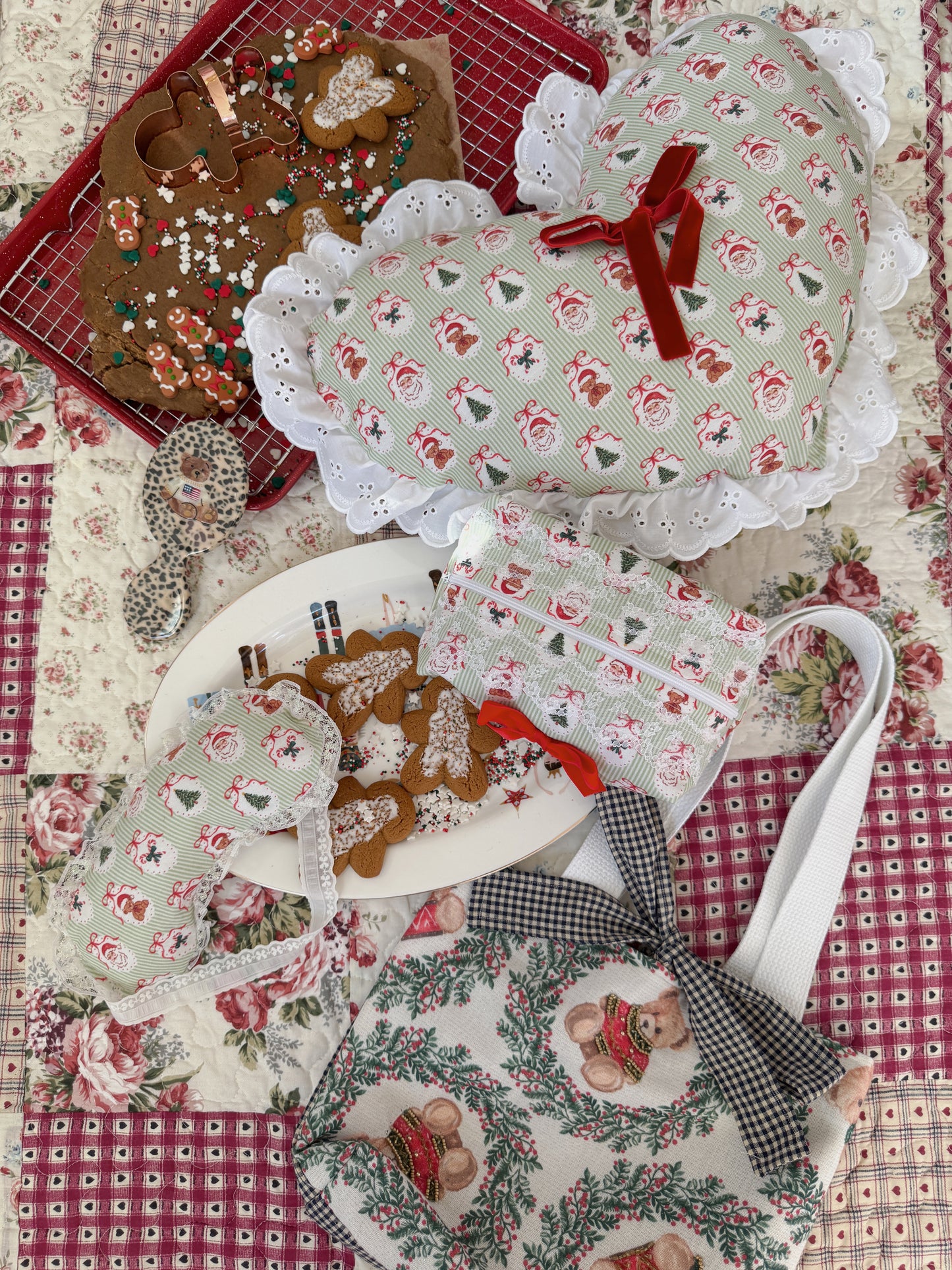 Gingerbread Bear
Lane Sleep Eyemask