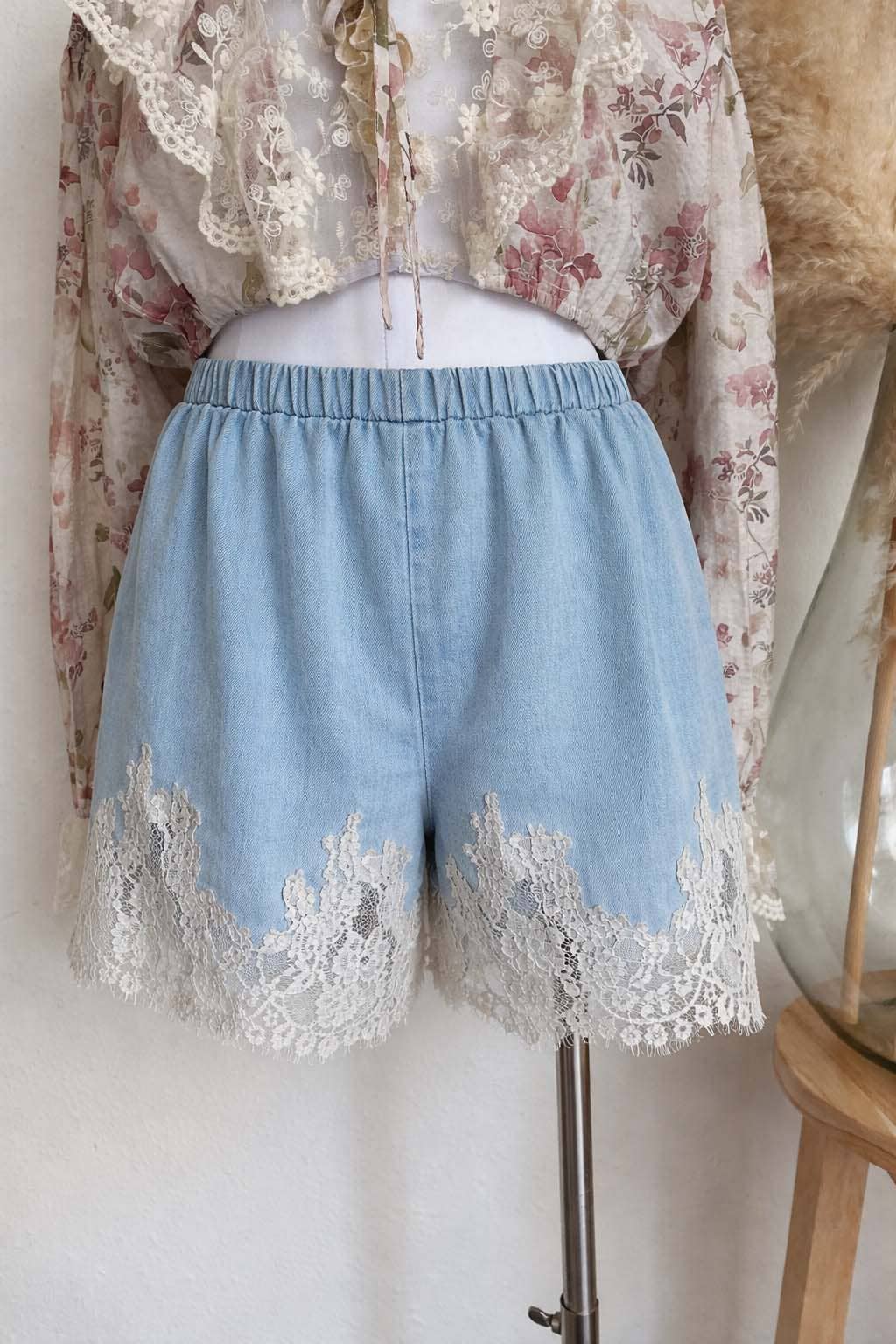 LACE TRIM CHAMBRAY SHORTS